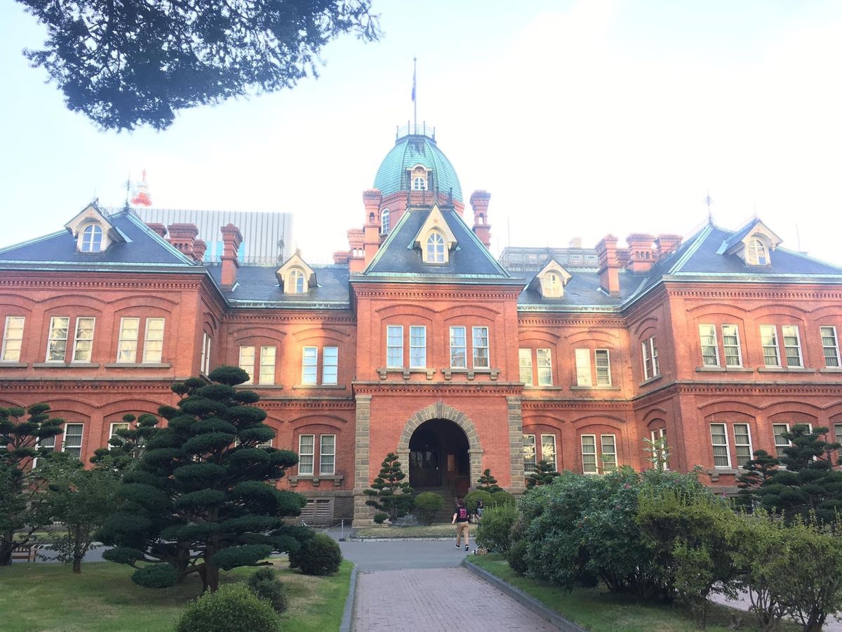 観光
時計塔と道庁舎