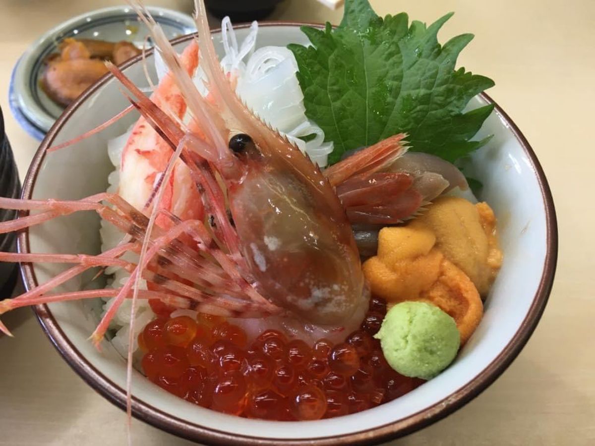 到着すぐにどんぶり横丁