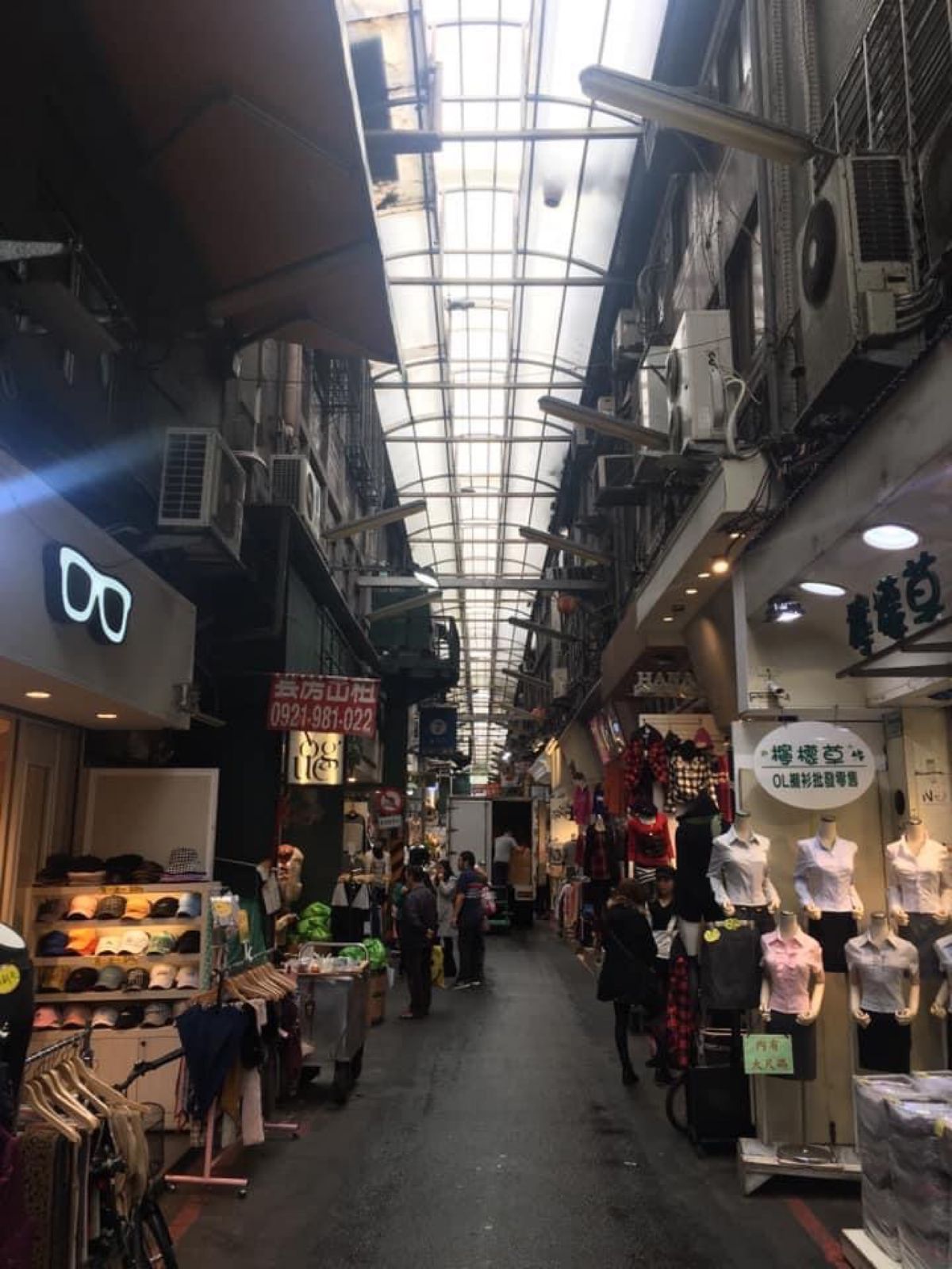 観光
大稻埕碼頭の夕陽と五分埔商圈の服飾