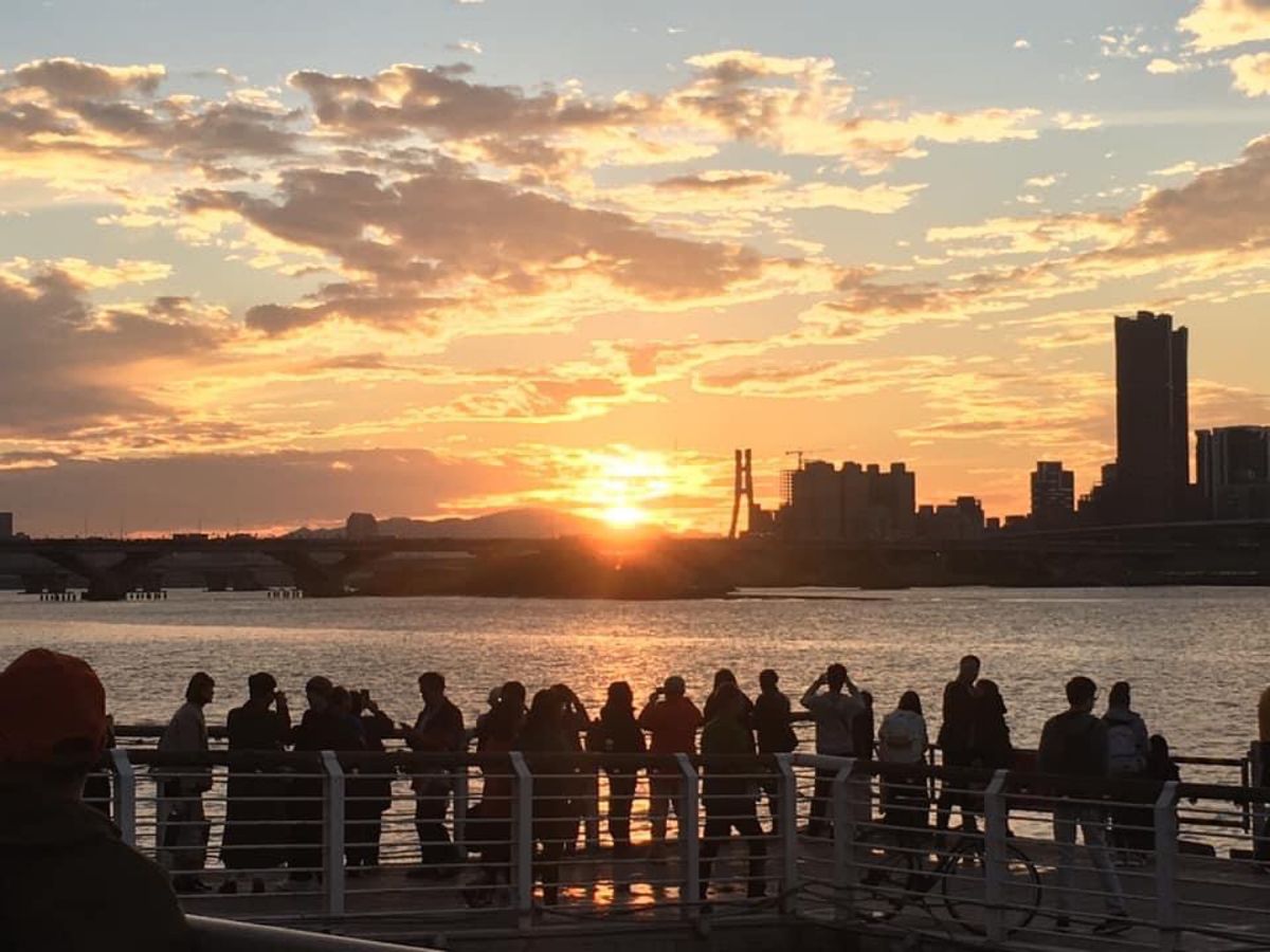 観光
大稻埕碼頭の夕陽と五分埔商圈の服飾