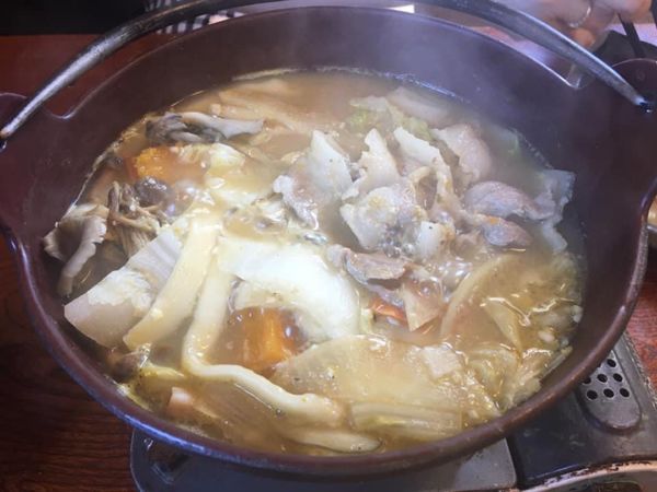 日本・山梨県「山梨ぶどう狩り」の写真：山梨グルメ
ほうとう、鳥もつ煮、炒めそば