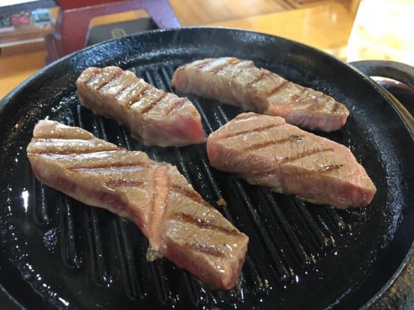 日本・竹田城跡「北兵庫の旅」の写真：グルメは但馬牛の焼肉&amp;メンチ
出石皿そば...