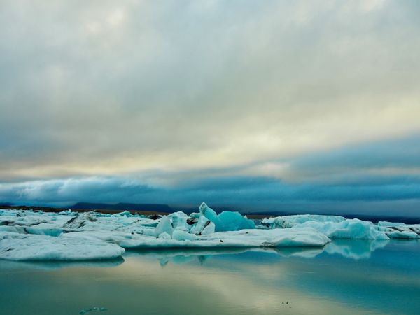 アイスランド・レイキャビク「アイスランド 自然満喫ドライブ一周旅行」の写真：ヨークルスアゥルロゥン
アイスランドの南...