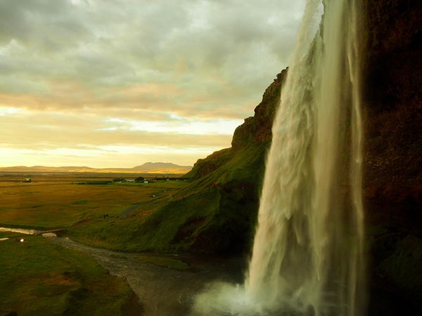 アイスランド・レイキャビク「アイスランド 自然満喫ドライブ一周旅行」の写真：セリャラントスフォス
アイスランドでたく...
