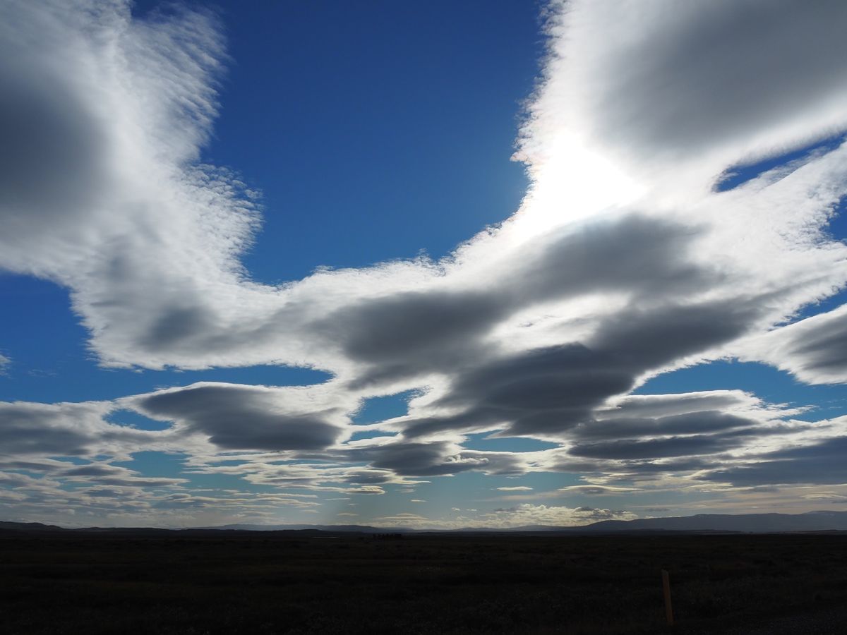 アイスランド東海岸にて

フィヨルドの広がる湾に小さな街が点在してて美しい...
