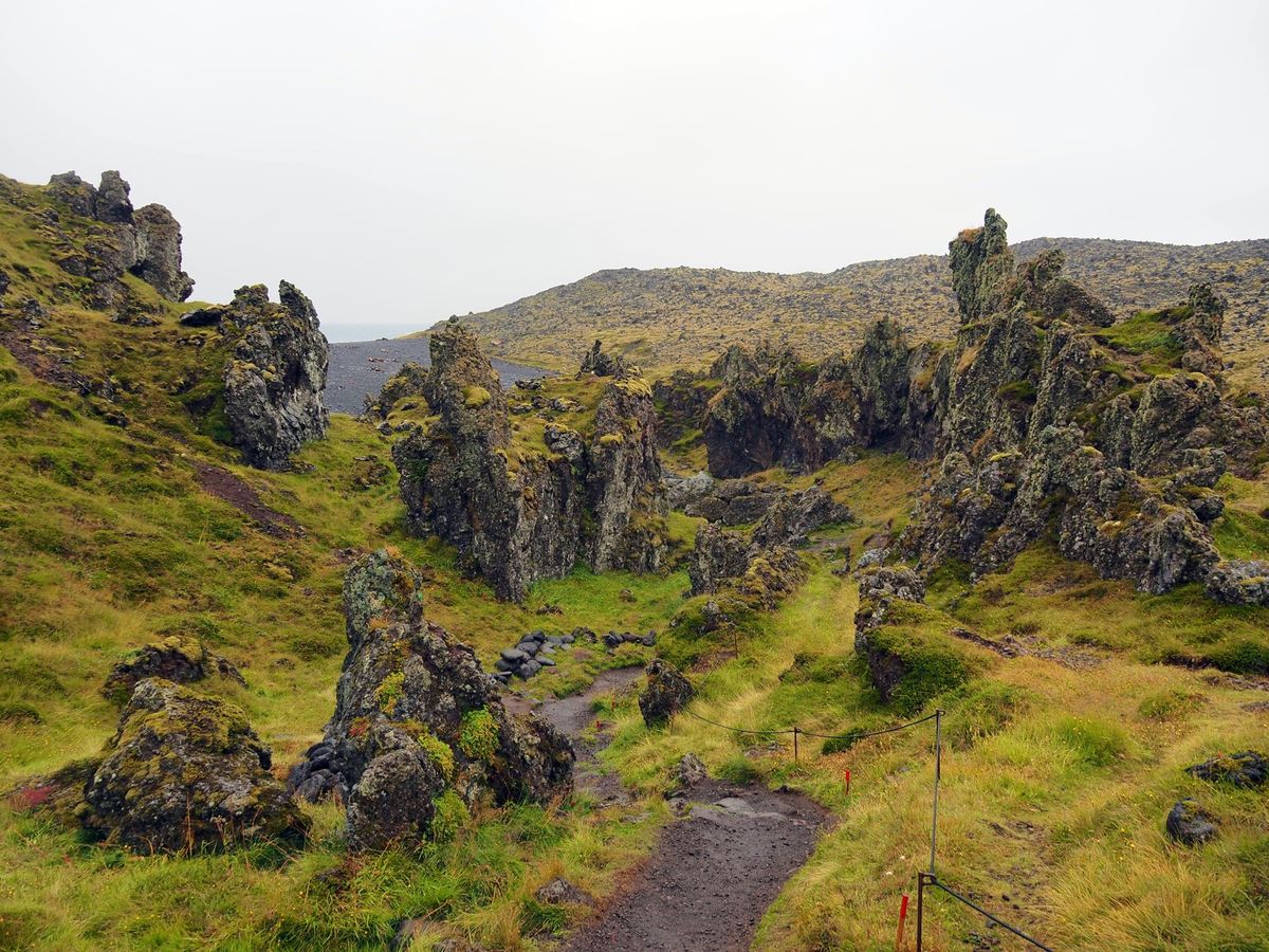 アイスランドの至るところにある名前もない(知らないだけ)滝も美しい。
もち...