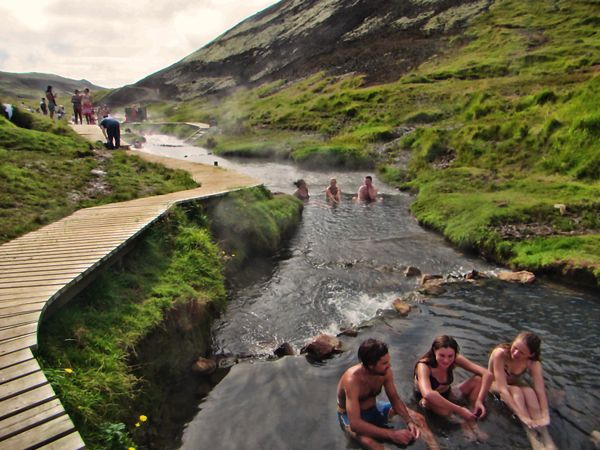 アイスランド・レイキャビク「アイスランド 自然満喫ドライブ一周旅行」の写真：レイキャダルル
1時間くらいのハイキング...