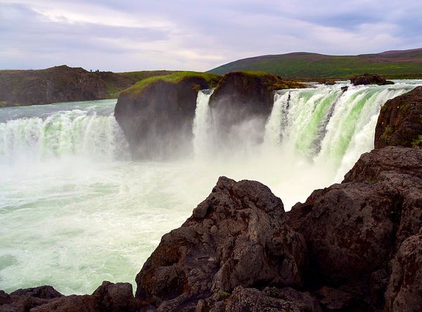 アイスランド・レイキャビク「アイスランド 自然満喫ドライブ一周旅行」の写真：アイスランドには滝がたくさん。写真はゴー...