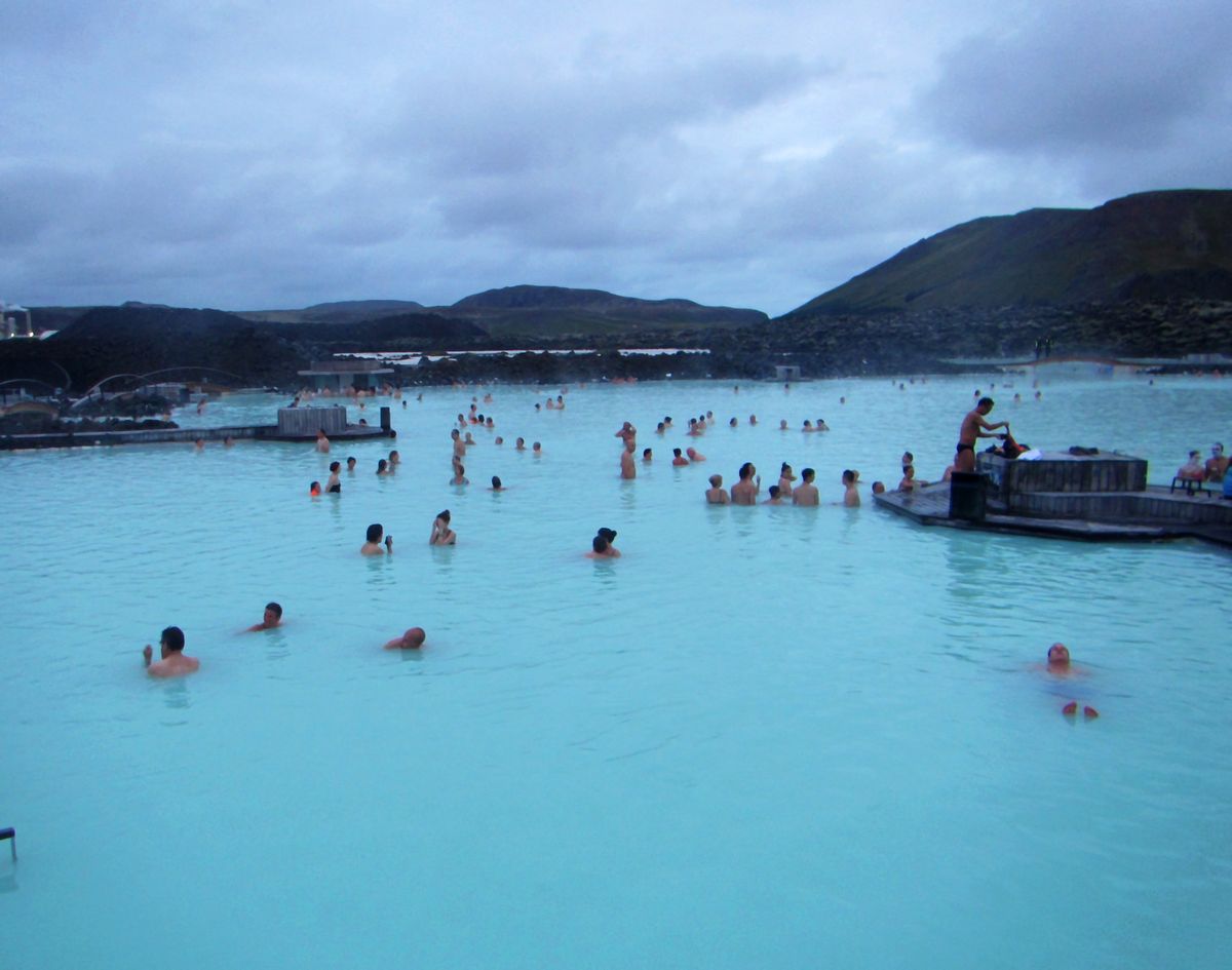 アイスランドで1番メジャーな温泉ブルーラグーンはレイキャビクから1時間以内...