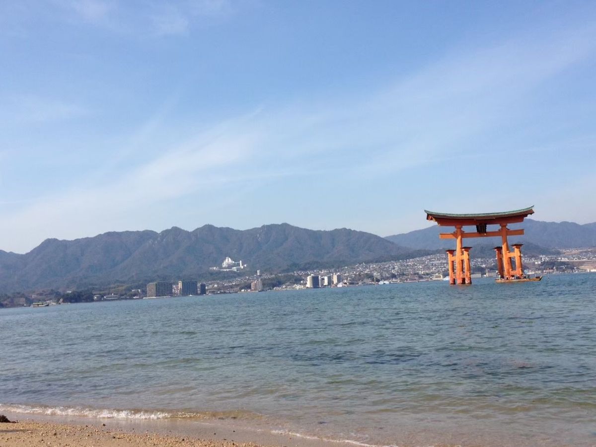 満潮をみて干潮になって鳥居まで行けた時の感動が忘れられず、それ以来鳥居好きに
