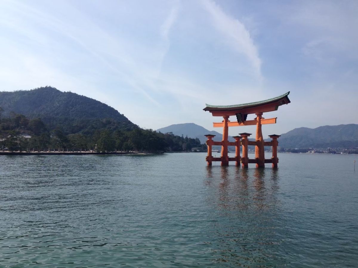 満潮をみて干潮になって鳥居まで行けた時の感動が忘れられず、それ以来鳥居好きに
