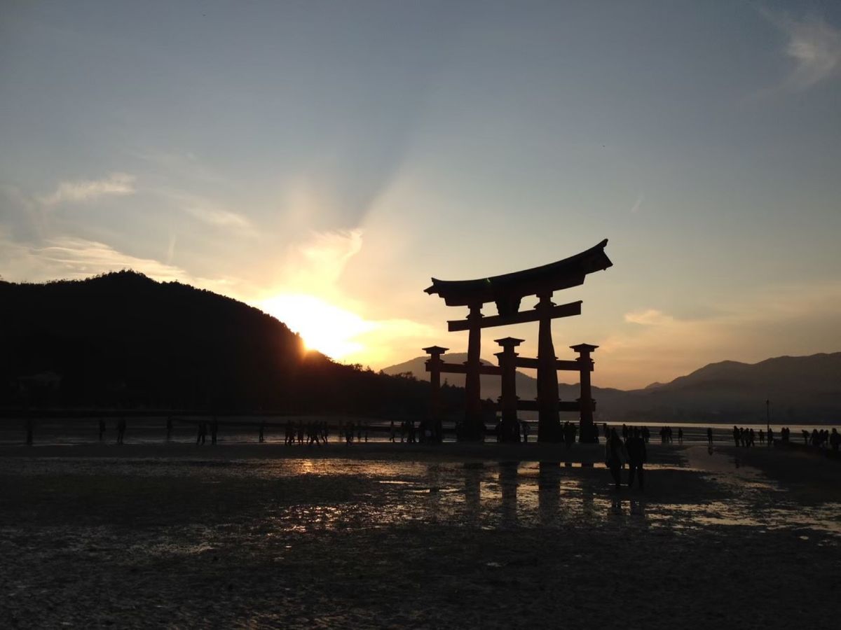 満潮をみて干潮になって鳥居まで行けた時の感動が忘れられず、それ以来鳥居好きに
