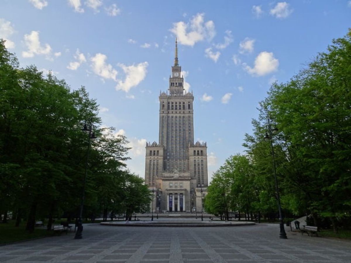 1枚目と2枚目は文化科学宮殿、3枚目は文化科学宮殿から見た夕日、4枚目は文...