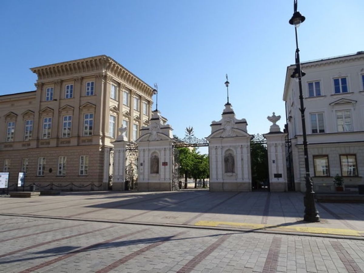 1枚目は大統領官邸とユーゼフ・ポニャトフスキ像、2枚目は大統領官邸、3枚目...