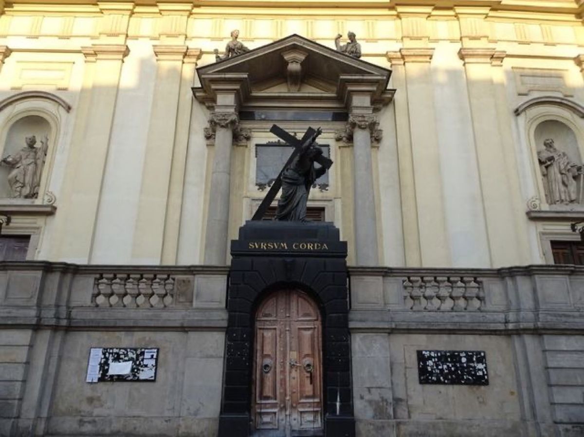 1枚目はポーランド国内移動中の景色、2枚目は菜の花の景色、3枚目は聖十字架...