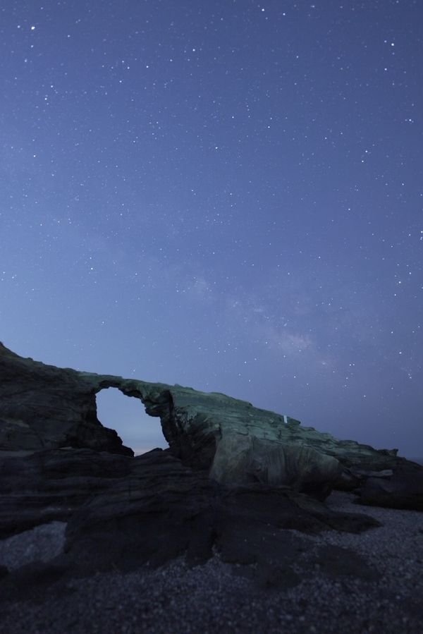 日本・神奈川県「三浦半島　城ヶ島へ」の写真：馬の背洞門で天の川撮影

写真は撮って出...