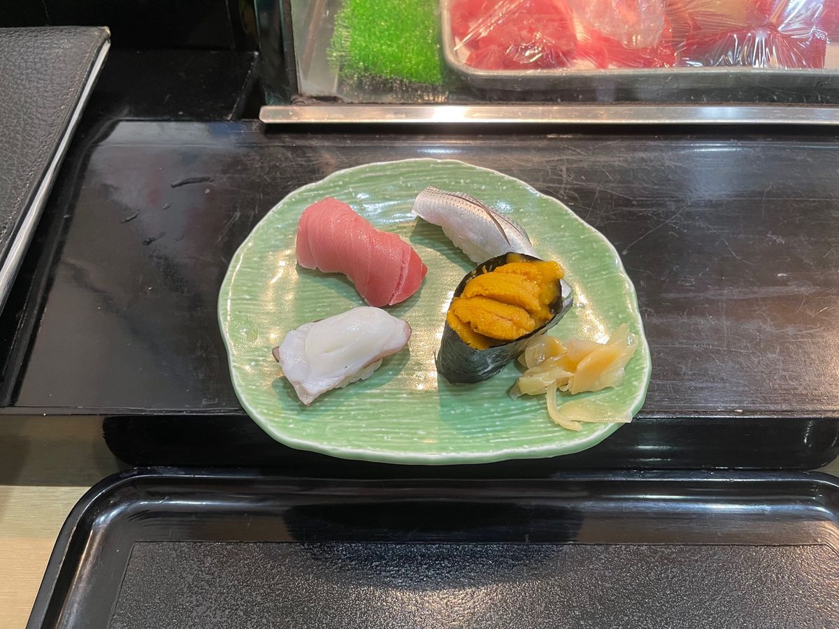 咲乃家さんでお鮨

シャリが小さめ、美味しい

小肌雲丹たこ中トロおかわり...