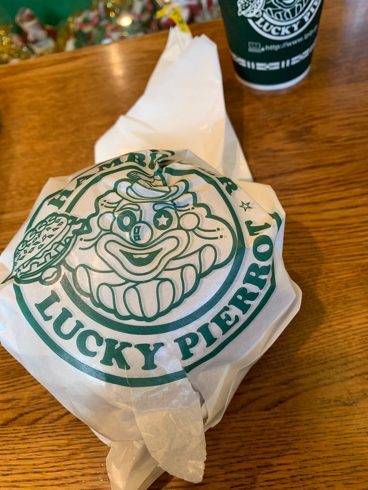 八幡坂からのお約束のpic。
絶対行きたかったラッキーピエロ🤡
ハンバーガ...