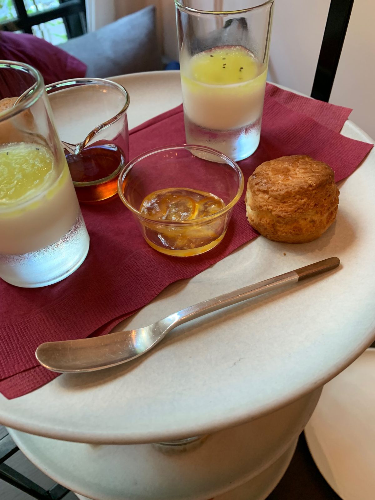 ステンドグラス美術館に立寄り、受胎告知等見てきました。大好きな最後の晩餐が...