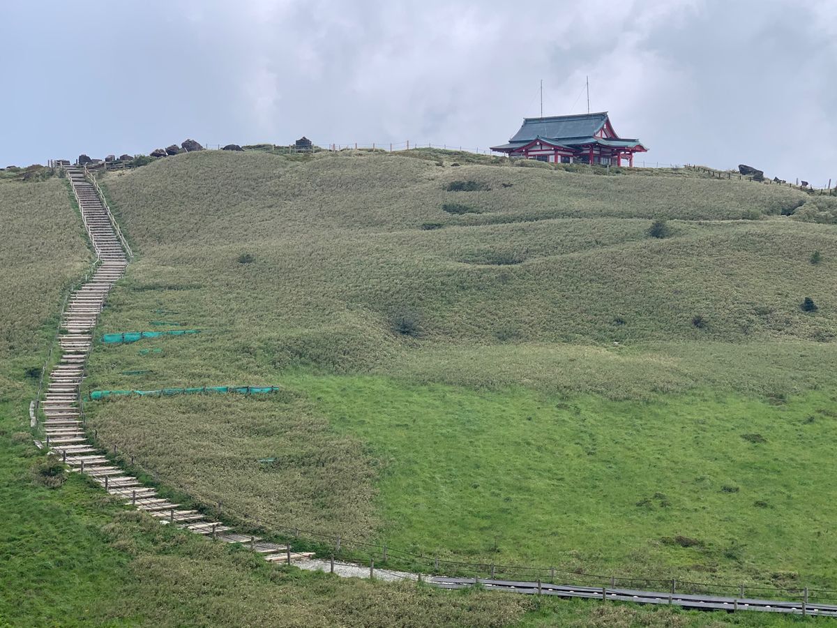 箱根神社
箱根神社本宮
九頭龍神社
本宮はロープウェイ
九頭龍神社は森を抜...
