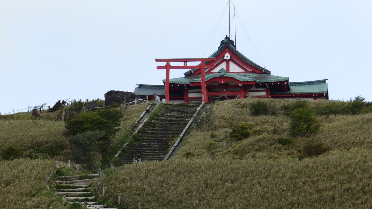 箱根神社
箱根神社本宮
九頭龍神社
本宮はロープウェイ
九頭龍神社は森を抜...