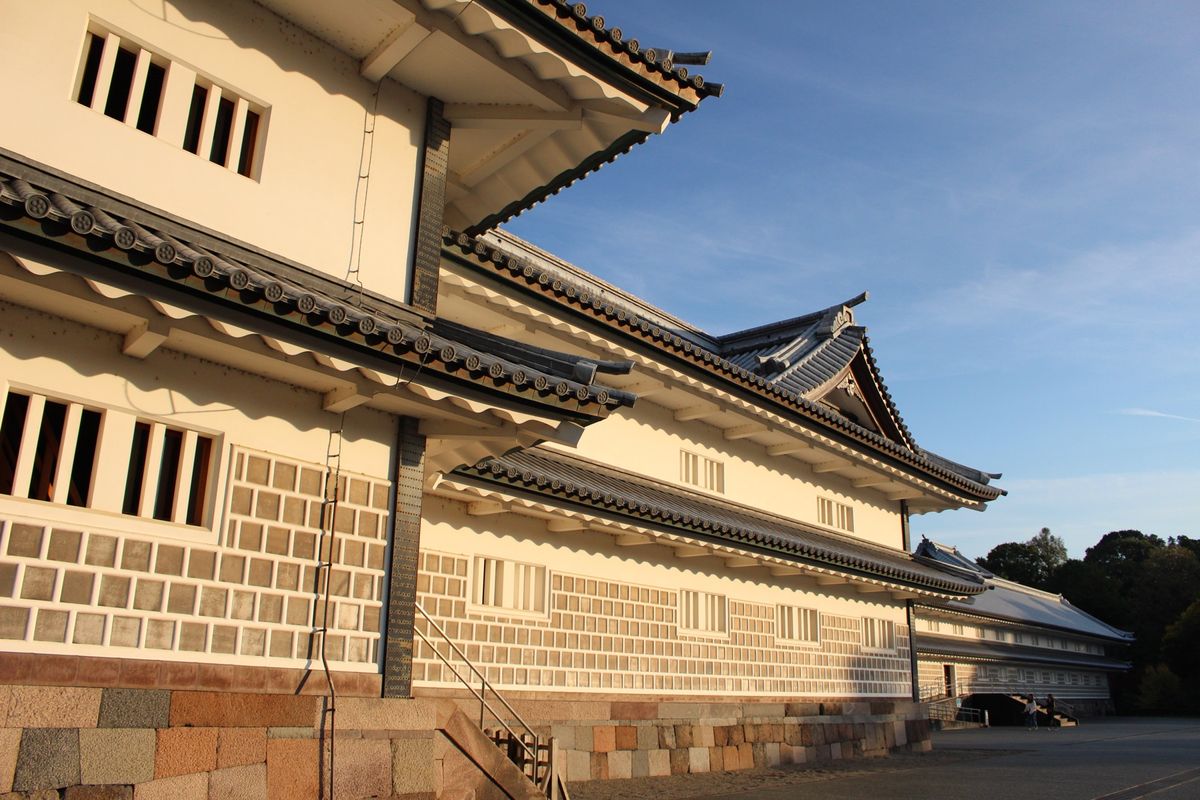 近江町市場で昼食。寿司と、どじょうの蒲焼きも食べた。武家屋敷は水曜どうでし...