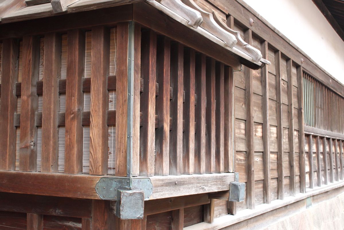 近江町市場で昼食。寿司と、どじょうの蒲焼きも食べた。武家屋敷は水曜どうでし...