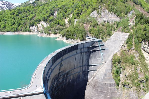日本・富山県「雪の大谷・黒部ダム」の写真：白えび天丼、雪の大谷ウォークしてホテルで...