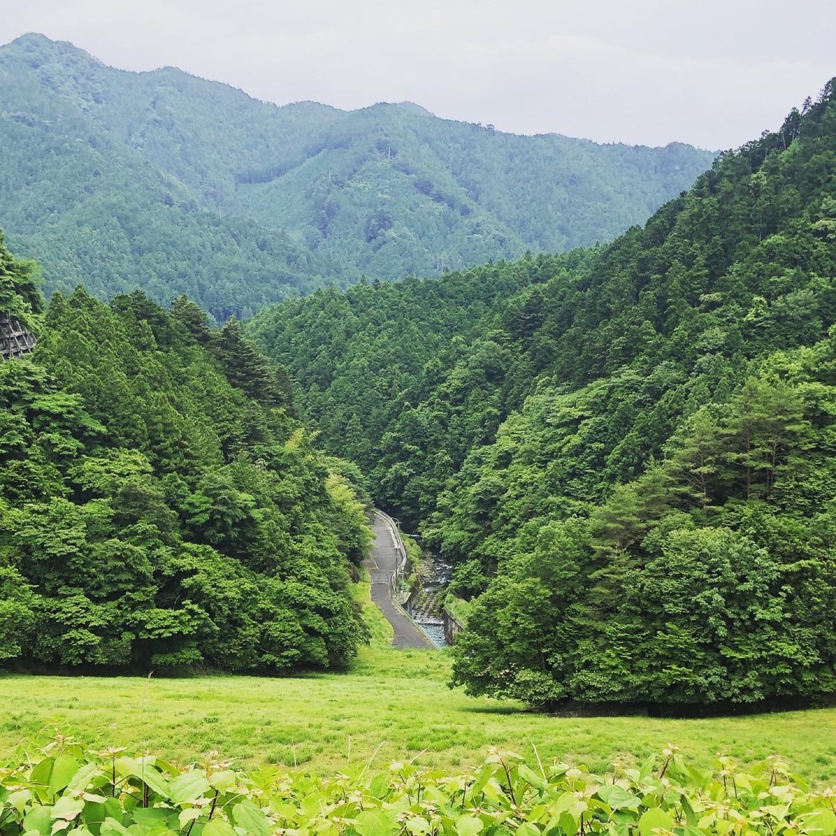 ロックフィルダム 初体験。
石を盛り立ててできたダムということで、迫力ある...