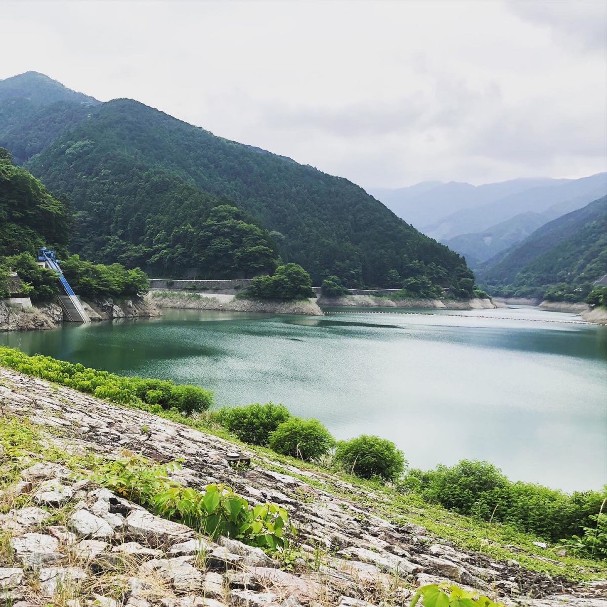 ロックフィルダム 初体験。
石を盛り立ててできたダムということで、迫力ある...