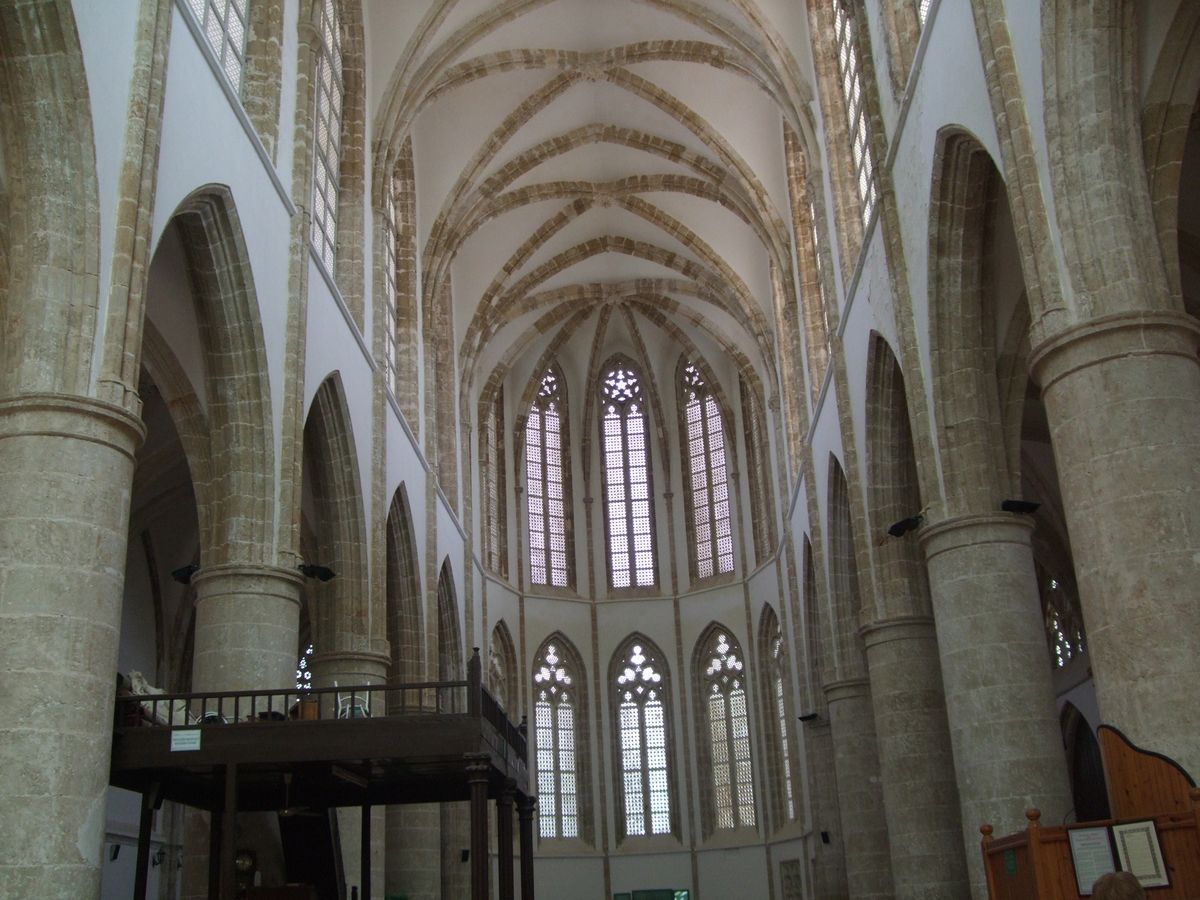 ファマグスタには十字軍が建てたキリスト教の王国時代の大聖堂や教会がくつも残...