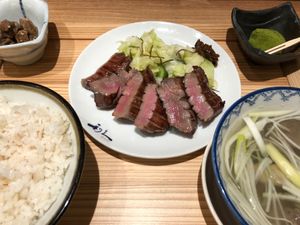 利久で牛タン定食、うみの杜水族館行って帰宅。