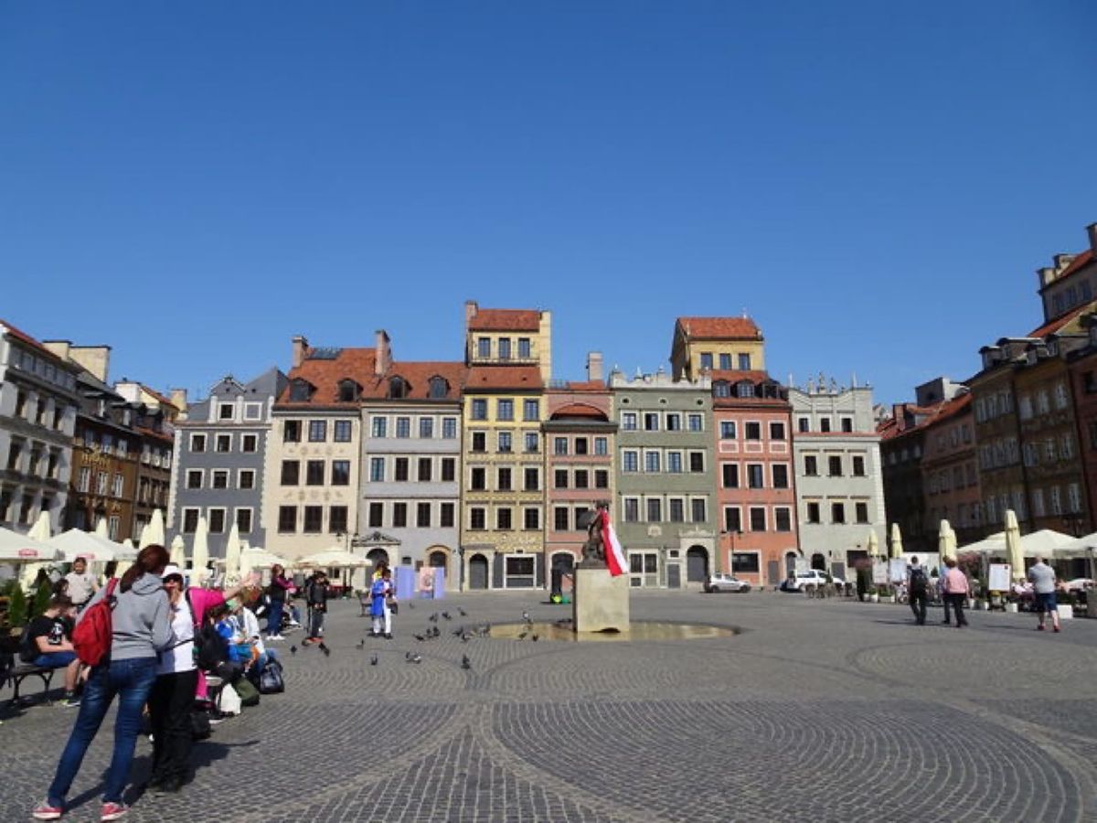 1枚目と3枚目は洗礼者ヨハネ大聖堂、2枚目は洗礼者ヨハネ大聖堂の主祭壇、4...