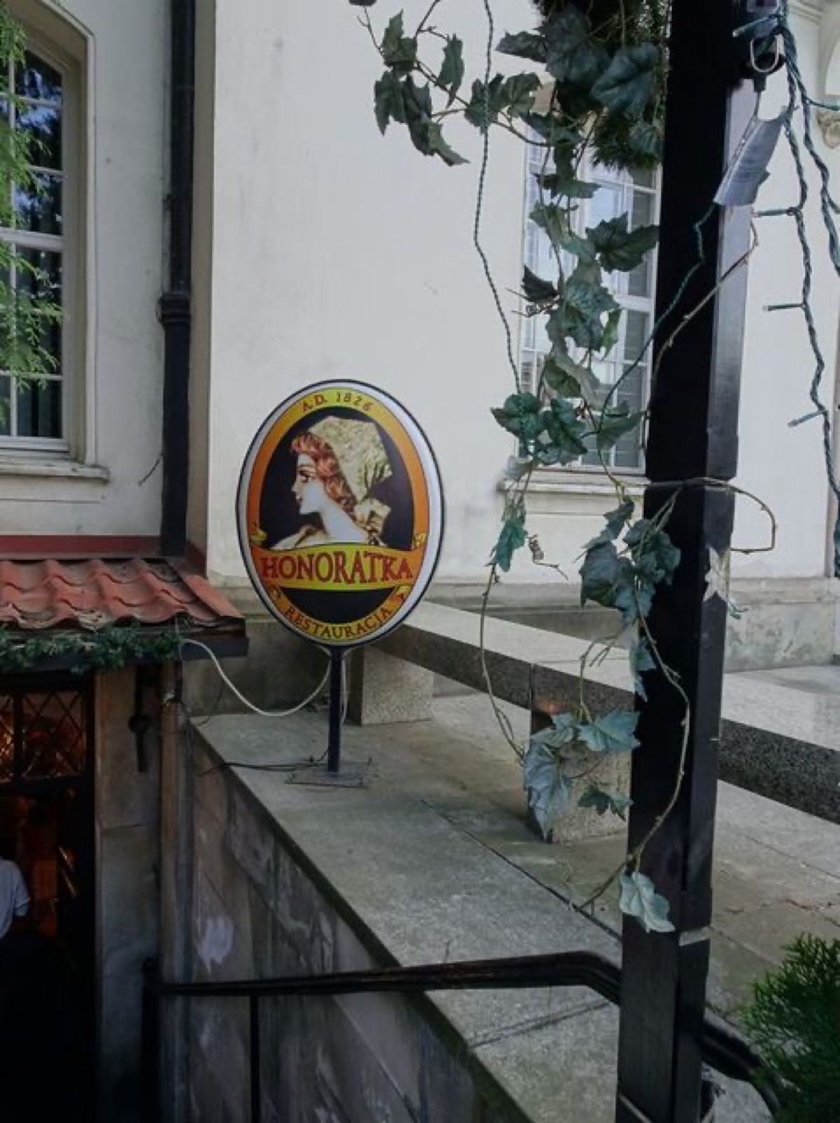 ワルシャワにはショパンも通ったといわれている老舗のレストランがあります🍽
...