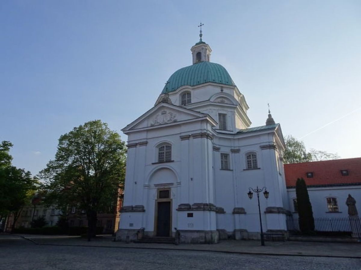 1枚目は新市街、2枚目は聖体聖堂、3枚目はキュリー夫人博物館、4枚目は新市...