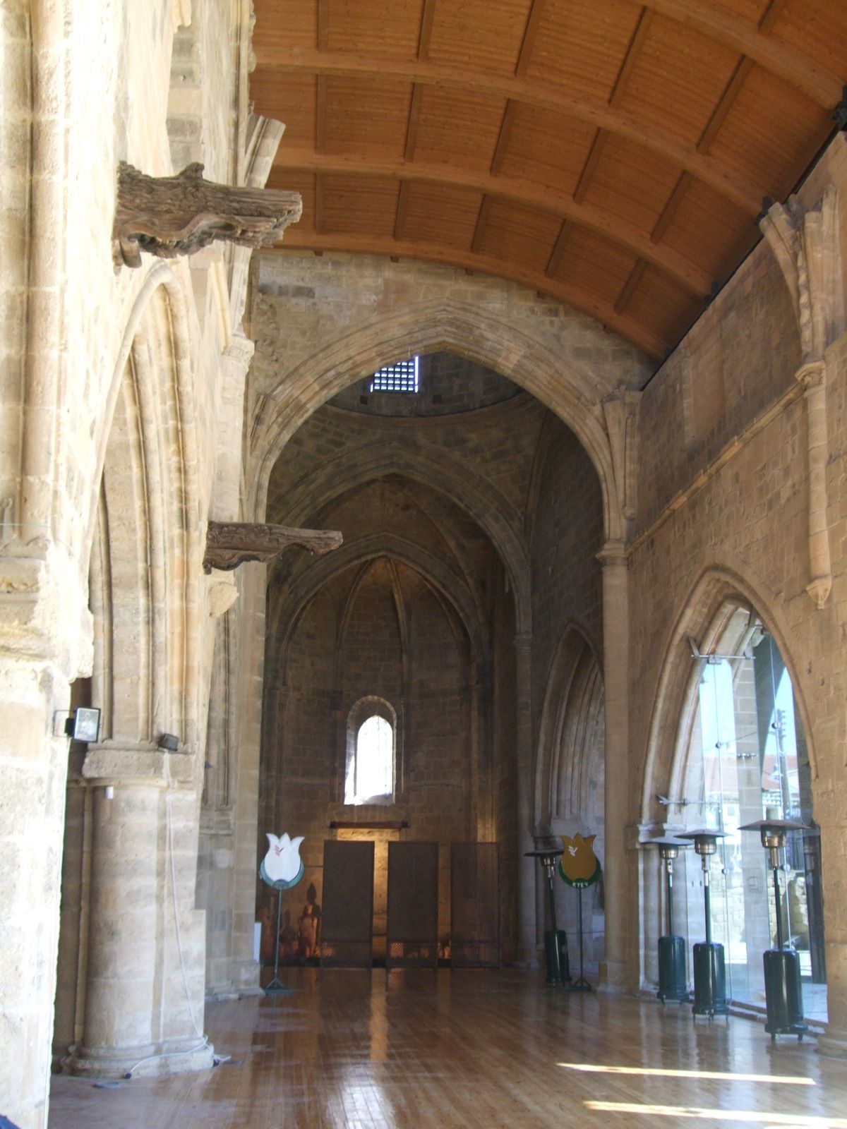 リマソールでバッテリー切れ、仕方なく安物中華タブレット代用で撮ったのが１枚...