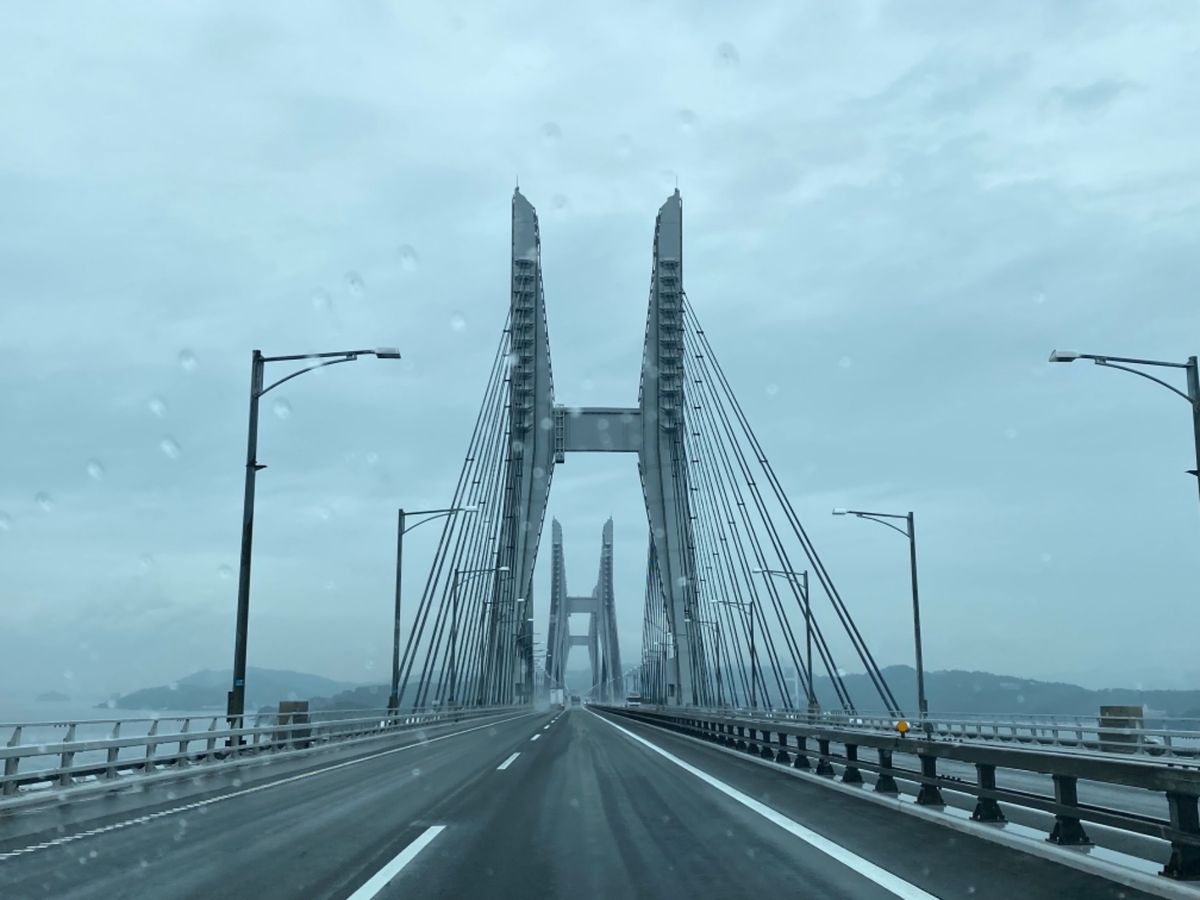 瀬戸大橋を渡るも初日はあいにくの雨模様