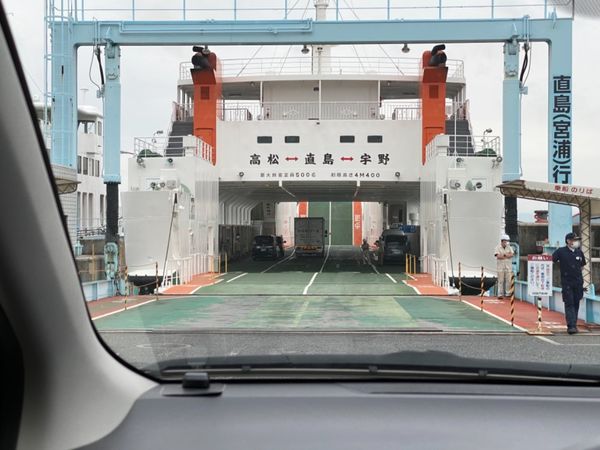 日本・香川県「車で大移動🚘ぐるっと四国」の写真：岡山から🛳で直島へ