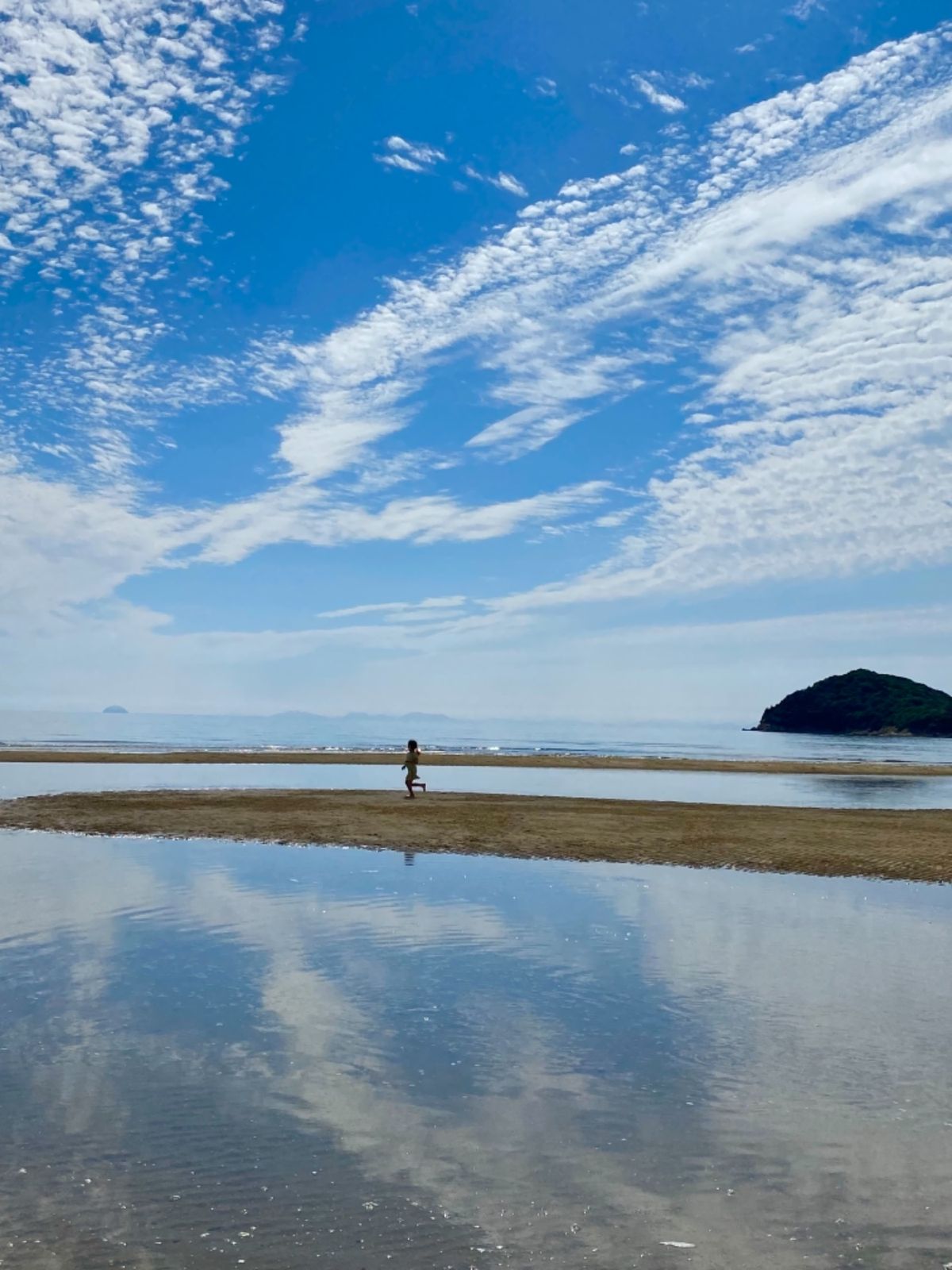 瀬戸内の天空の鏡
父母ケ浜

景色にテンションあがりすぎて
写真撮りまくっ...