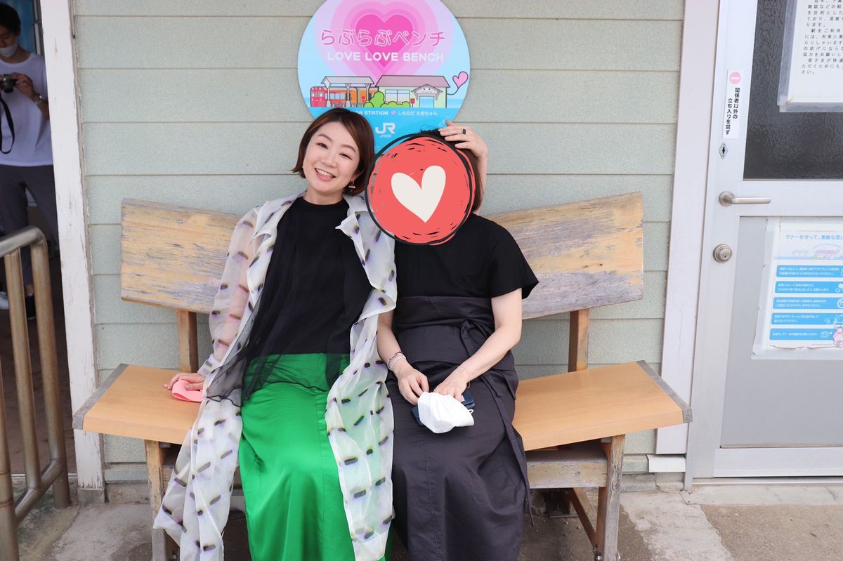 海の見える駅として有名な下灘駅

らぶらぶベンチに一人で座ったら
ショボン...