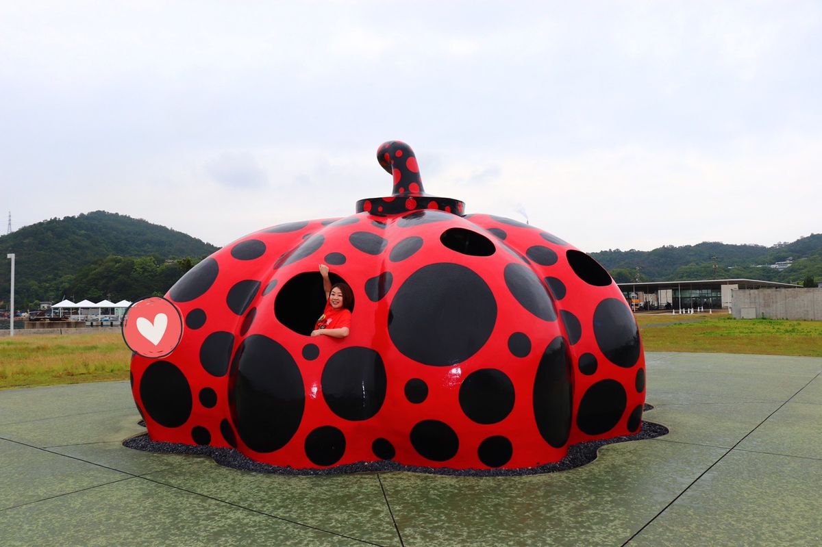 直島といえば
この赤かぼちゃ！

翌日の天気も怪しかったから
小雨の中記念...