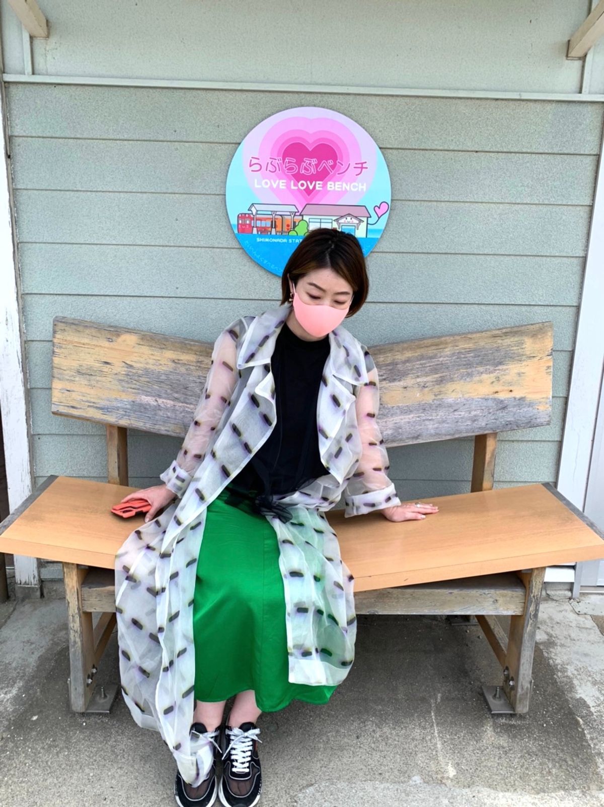 海の見える駅として有名な下灘駅

らぶらぶベンチに一人で座ったら
ショボン...