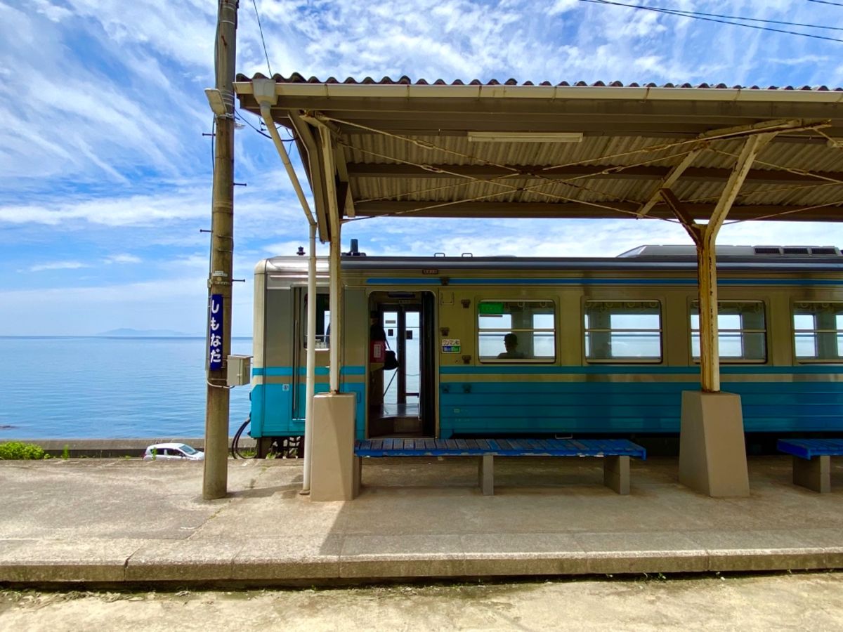 海の見える駅として有名な下灘駅

ここに向かう途中で高速に乗ったとき
後部...