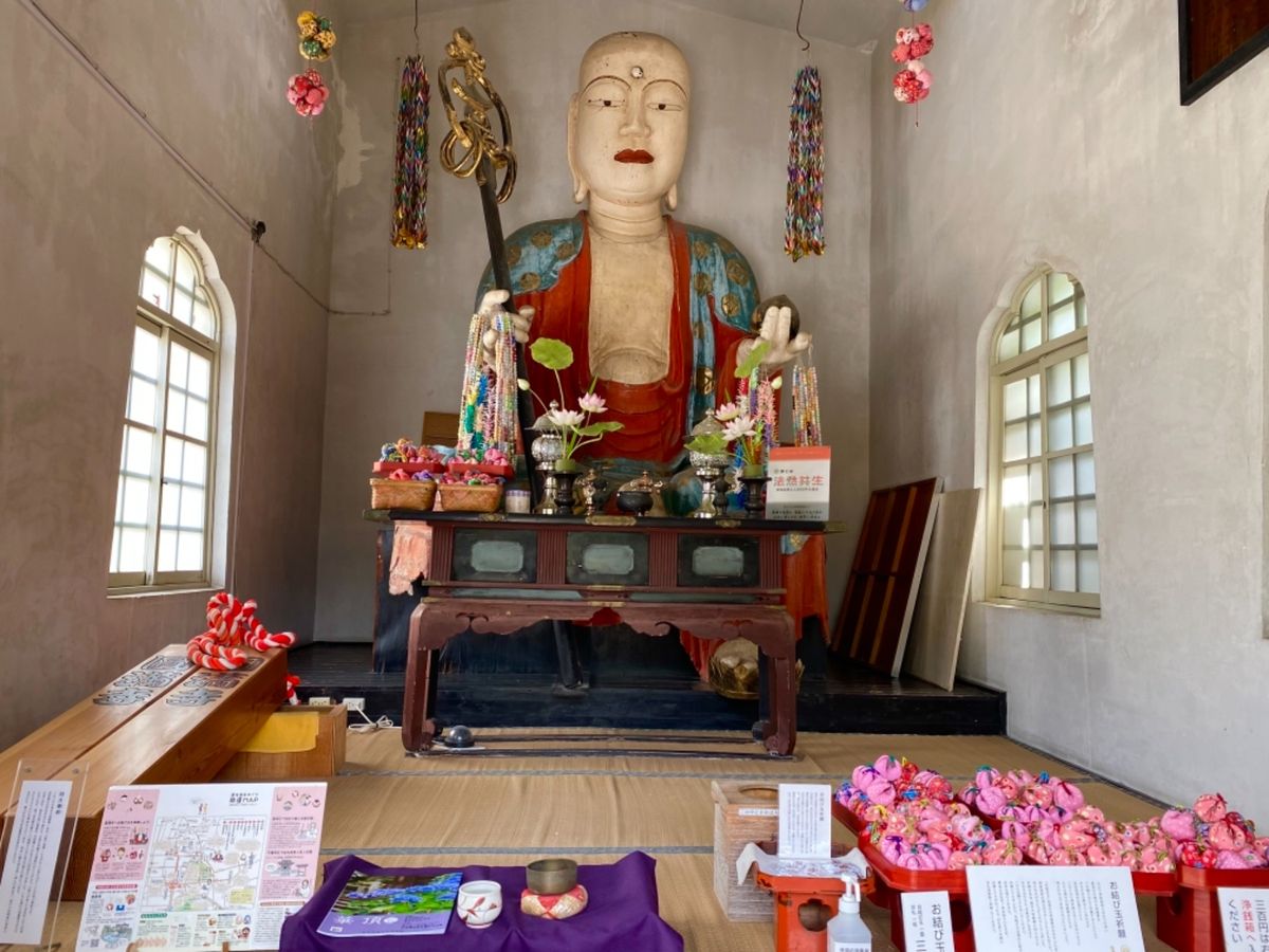 圓満寺

思ってたよりもこじんまりとしたお寺

インスタ映え的な写真を撮っ...