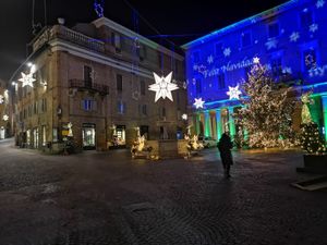 写真一枚追加しました。
イタリア居住中に撮ったものです。
マルケ州ウルビー...