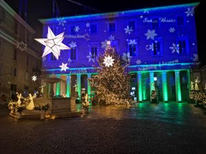 写真一枚追加しました。
イタリア居住中に撮ったものです。
マルケ州ウルビー...