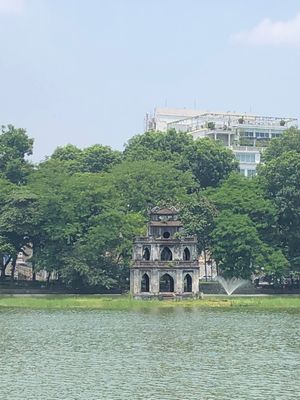 ハノイ
・バイクがいっぱい
・ホアンキエム湖
・カフェでのんびり、ベトナム...