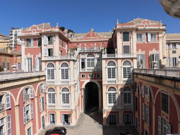 イタリア・ジェノヴァ「イタリアの思い出」の写真：ジェノヴァの中心、順に
王宮
ドゥカーレ...