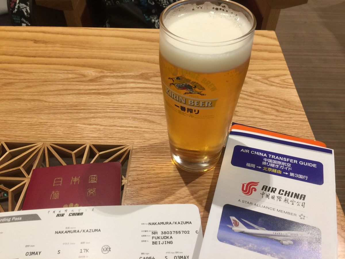 天ぷら食べて、ラウンジでのんびりしていたところ、福岡空港雷雨の影響でクロー...