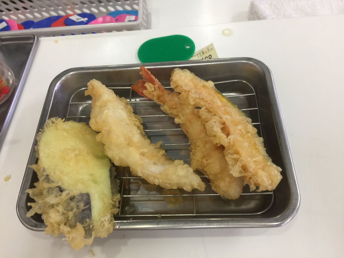 福岡で1泊して、出発前にひらおで天ぷらです。0